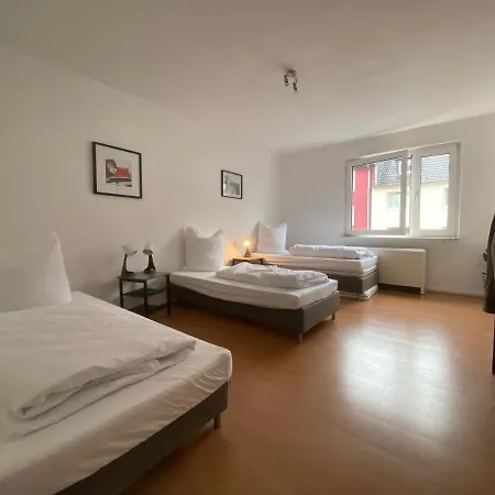 Sali - E8 - Wlan, Self Check-in, 8pax Apartment Essen